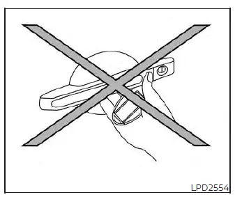 Correct way to hold the Nissan Versa Intelligent Key when pressing the door handle request switch to avoid signal interference