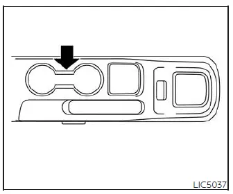 Standard center console cup holder arrangement without an armrest in the Nissan Versa